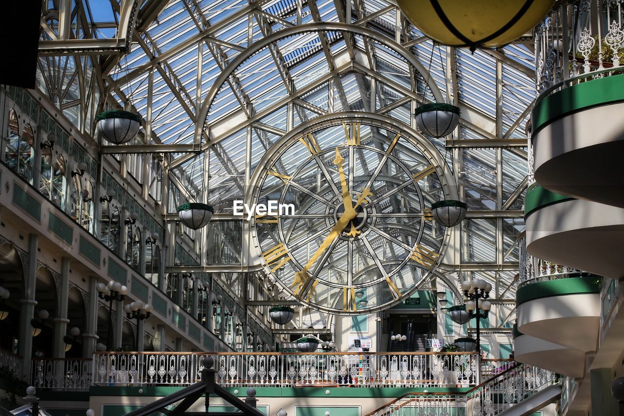 LOW ANGLE VIEW OF FERRIS WHEEL IN MUSEUM