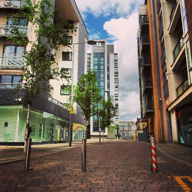 VIEW OF BUILDINGS IN CITY