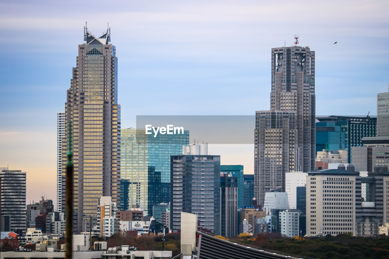 SKYSCRAPERS IN CITY