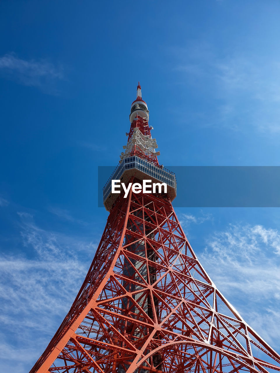 LOW ANGLE VIEW OF COMMUNICATIONS TOWER AGAINST CLOUDY SKY