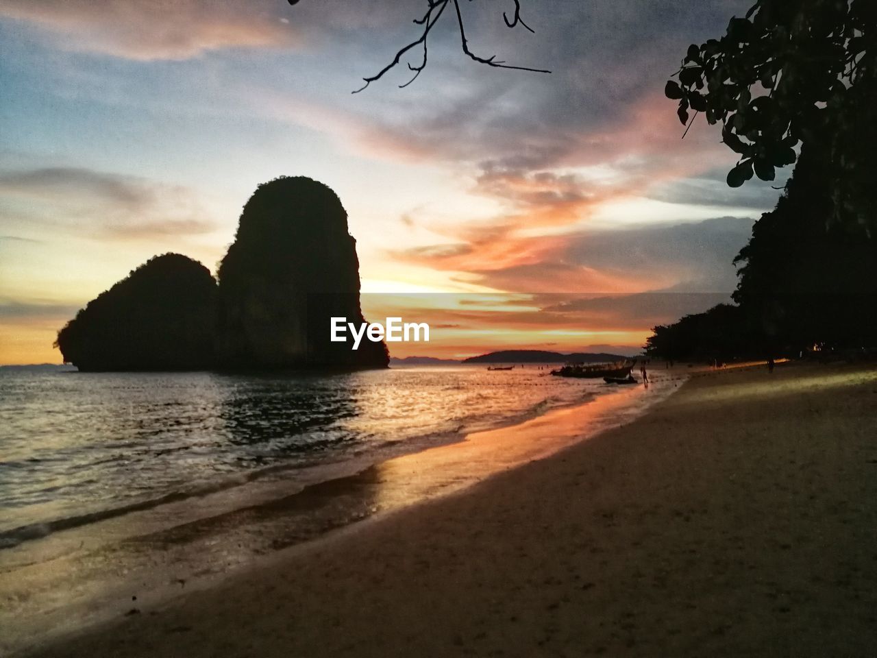 SCENIC VIEW OF SEA DURING SUNSET