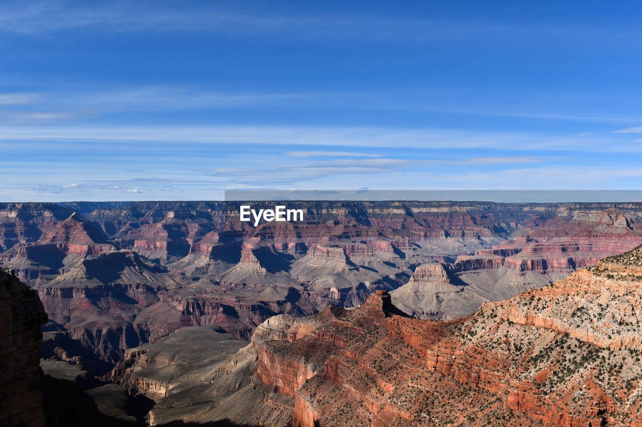 Scenic view of the grand canyon - flat horizon. 
