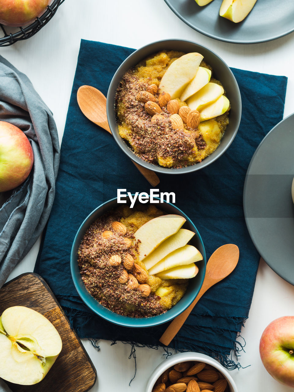 HIGH ANGLE VIEW OF BREAKFAST SERVED IN BOWL ON TABLE