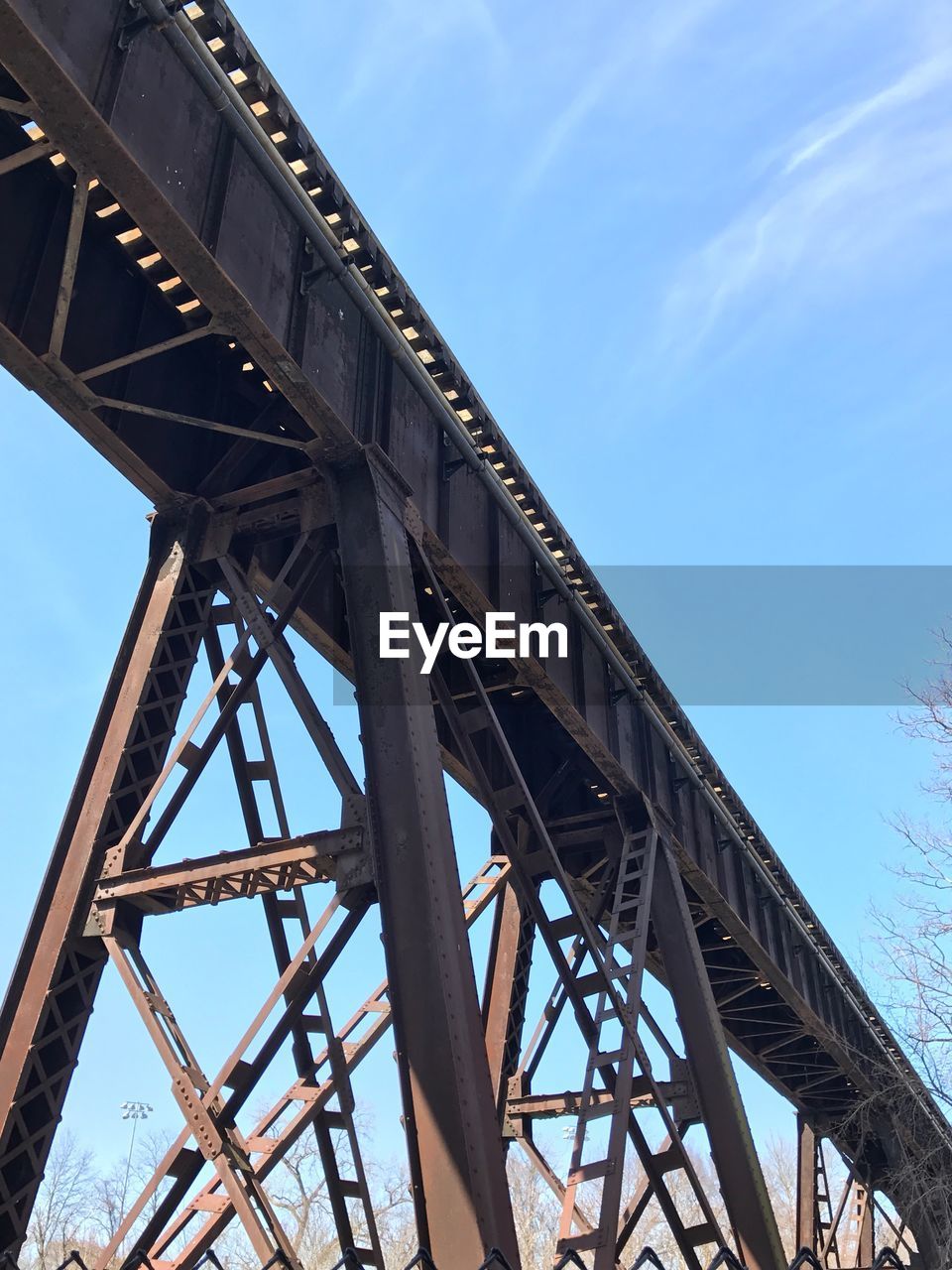 LOW ANGLE VIEW OF RAILWAY BRIDGE AGAINST SKY