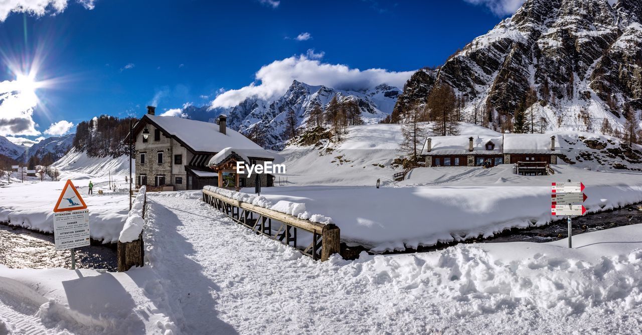 SNOW COVERED MOUNTAIN AGAINST SKY