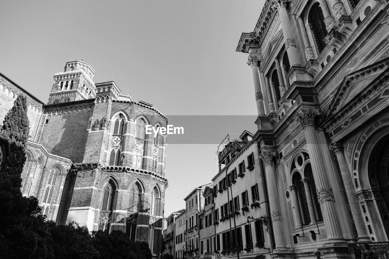 LOW ANGLE VIEW OF BUILDINGS AGAINST CLEAR SKY