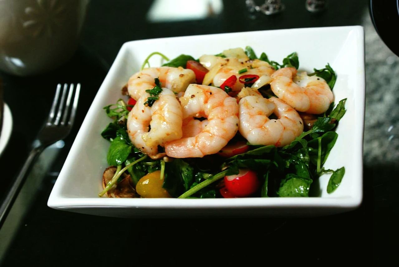 Closes-up of salad with shrimps
