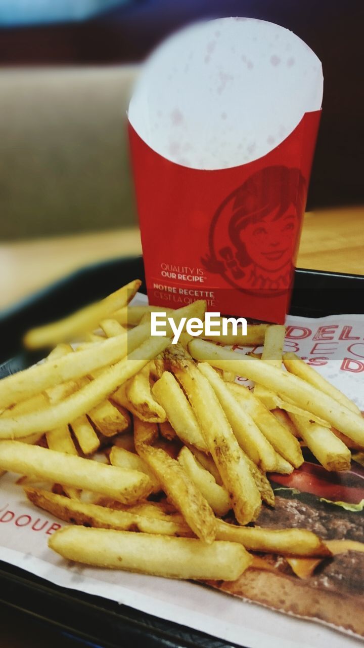 CLOSE-UP OF FRIES WITH MEAT AND VEGETABLES