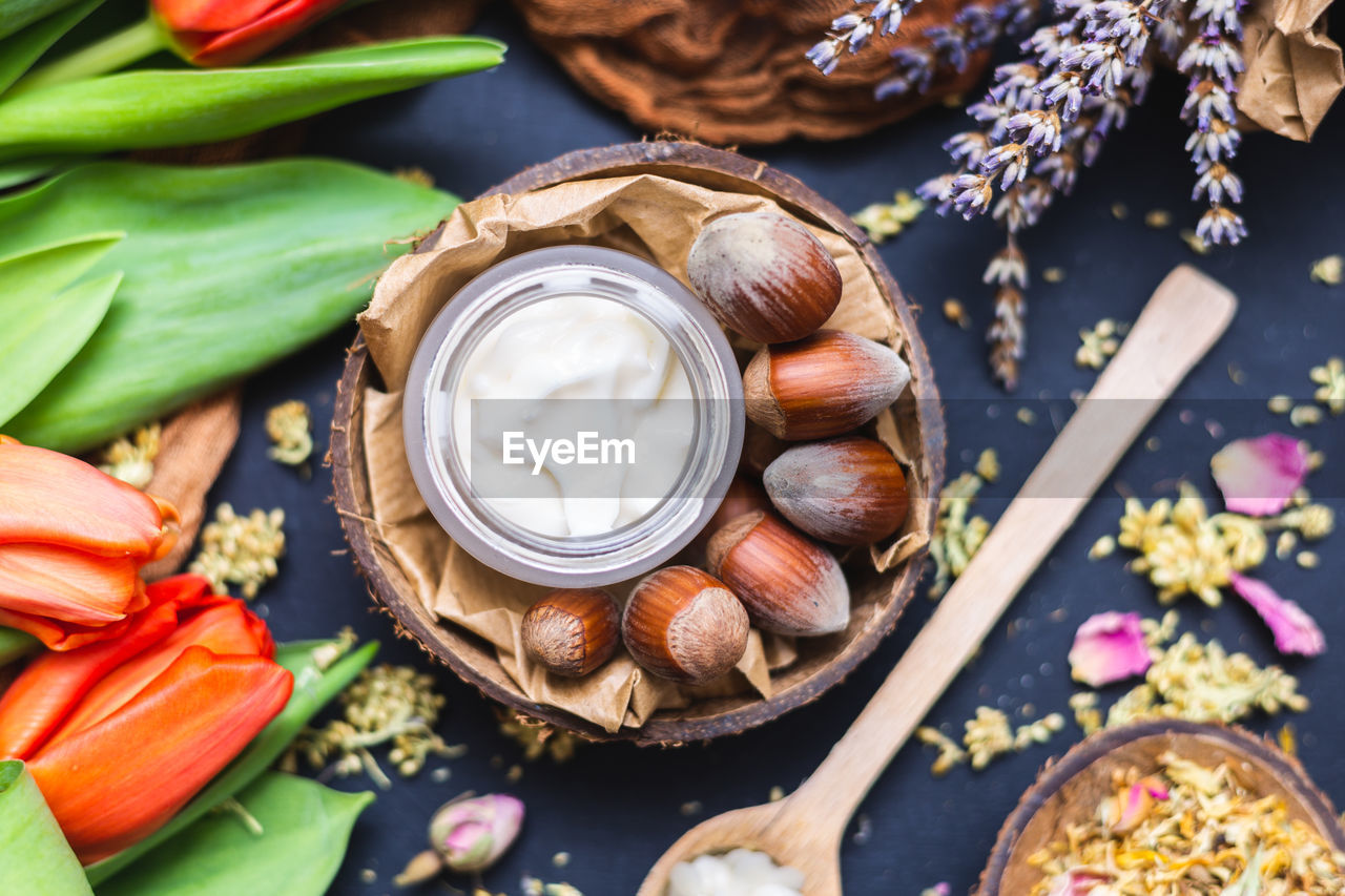 HIGH ANGLE VIEW OF VEGETABLES IN CONTAINER ON TABLE