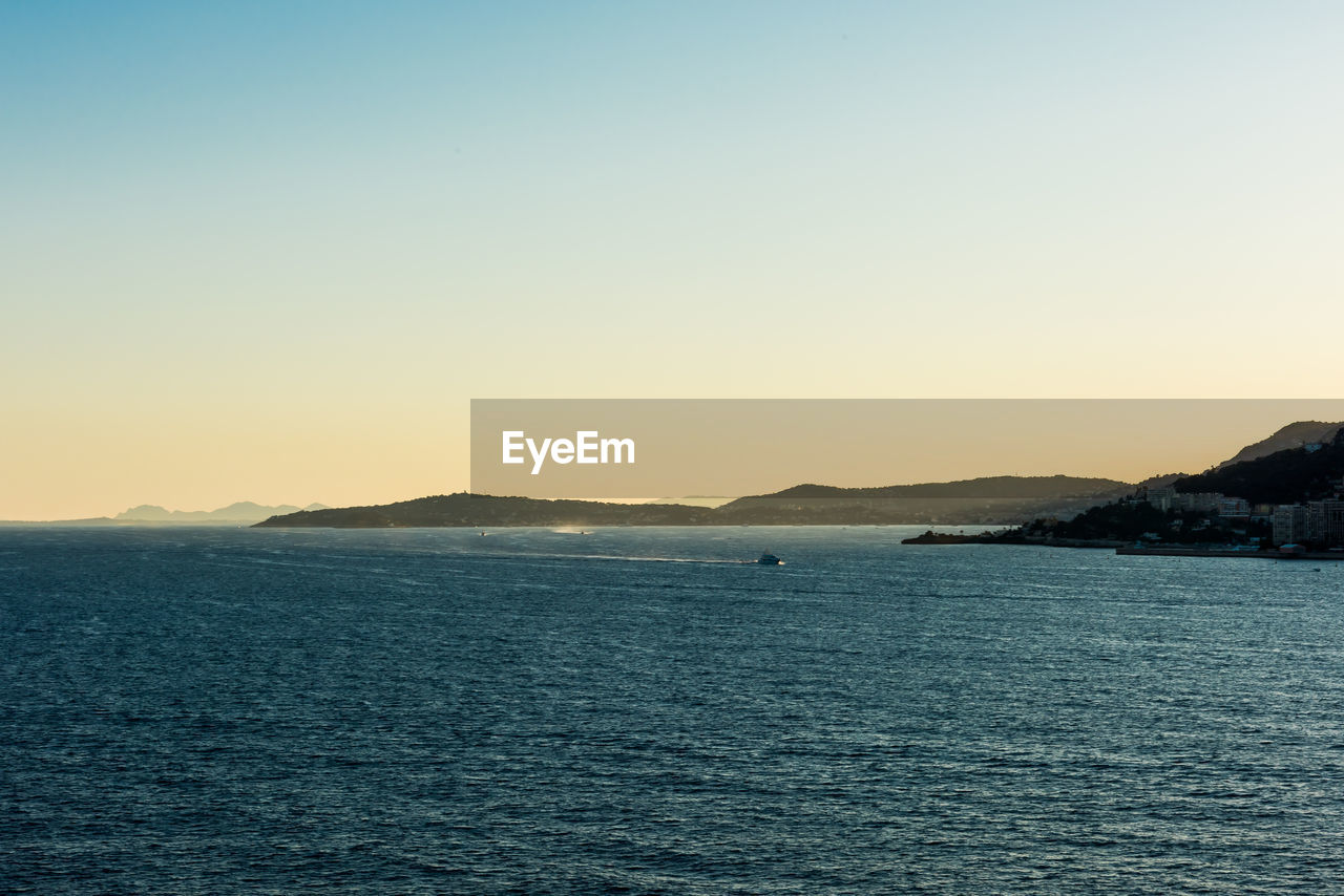 SCENIC VIEW OF SEA AGAINST CLEAR BLUE SKY