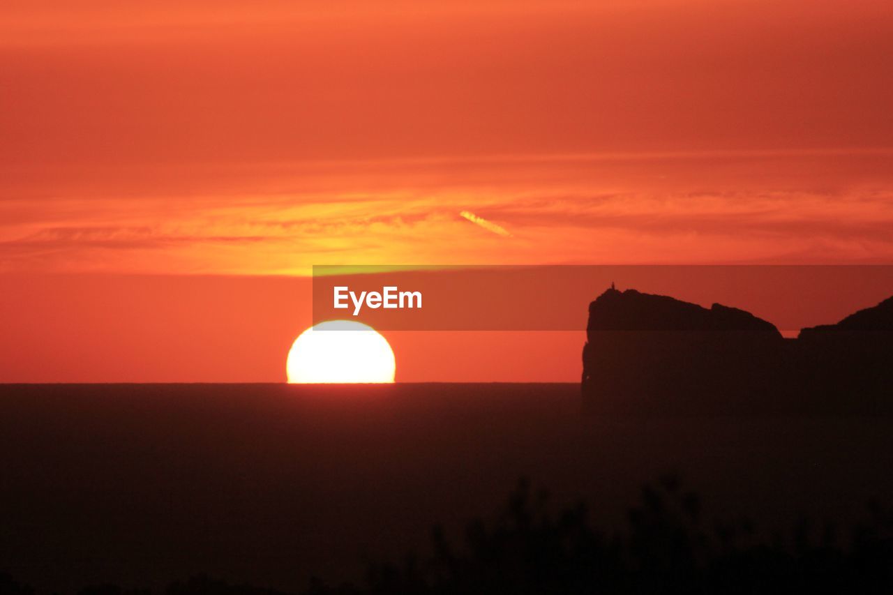 SCENIC VIEW OF SILHOUETTE LANDSCAPE AGAINST ROMANTIC SKY