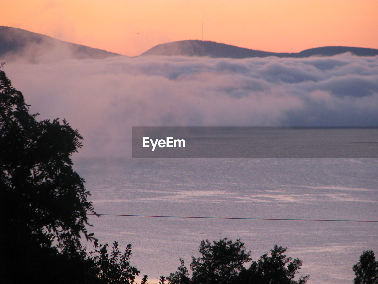 SCENIC VIEW OF SILHOUETTE MOUNTAIN AGAINST SKY