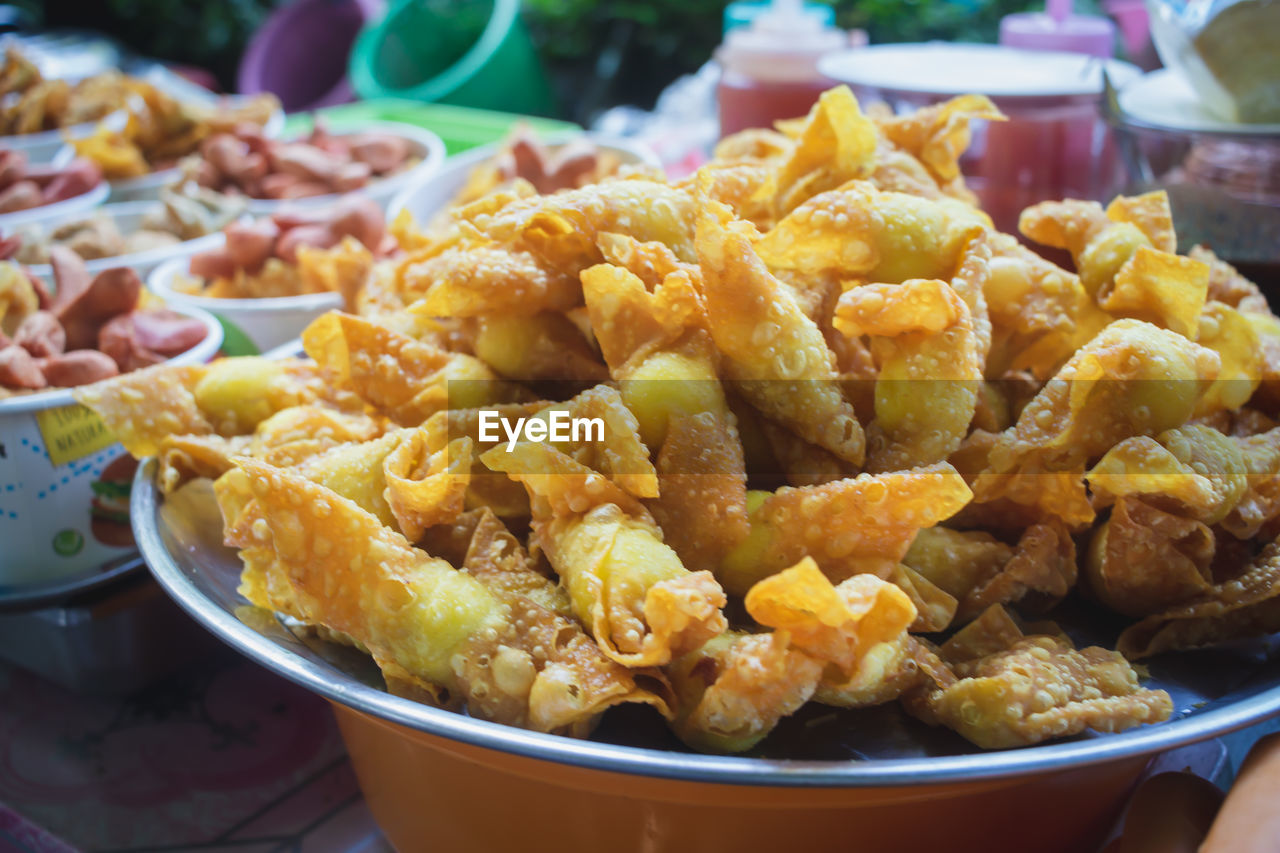 CLOSE-UP OF PASTA IN PLATE