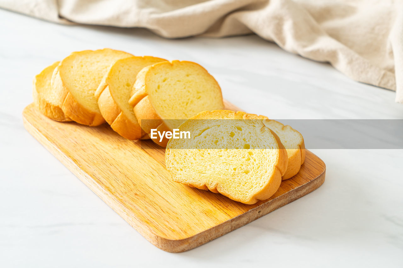 HIGH ANGLE VIEW OF BREAD ON WOODEN TABLE