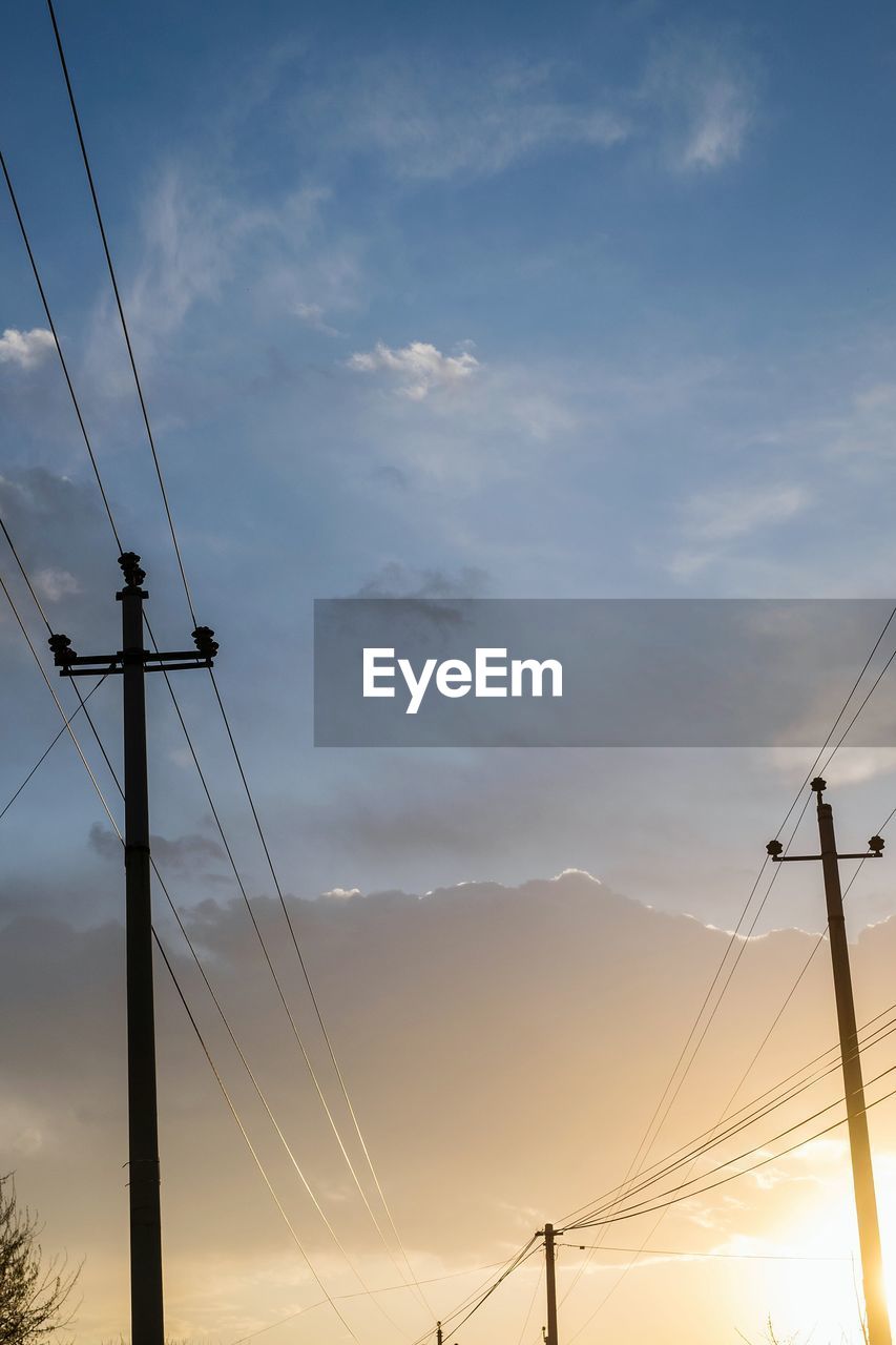 LOW ANGLE VIEW OF ELECTRICITY PYLONS AGAINST SKY