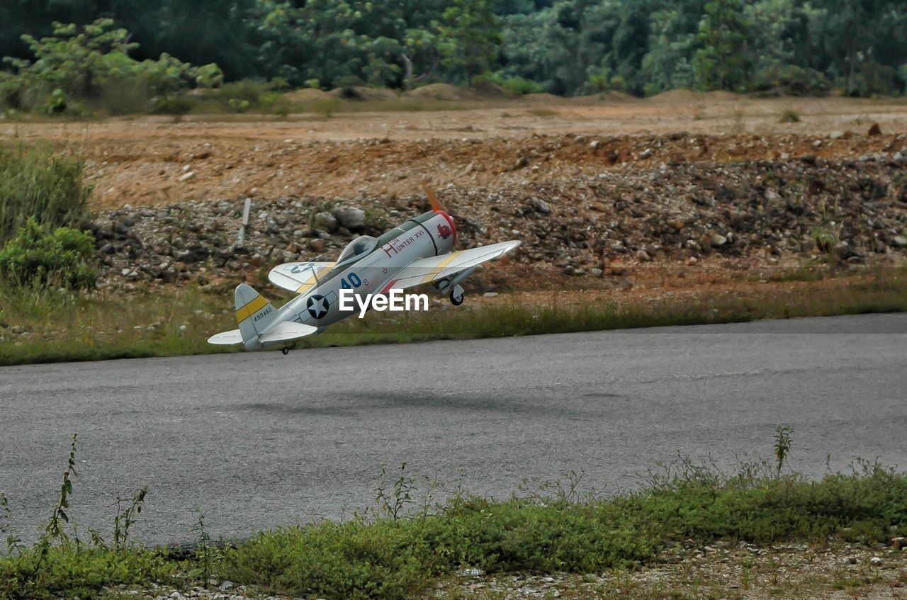 AIRPLANE FLYING ABOVE SEA