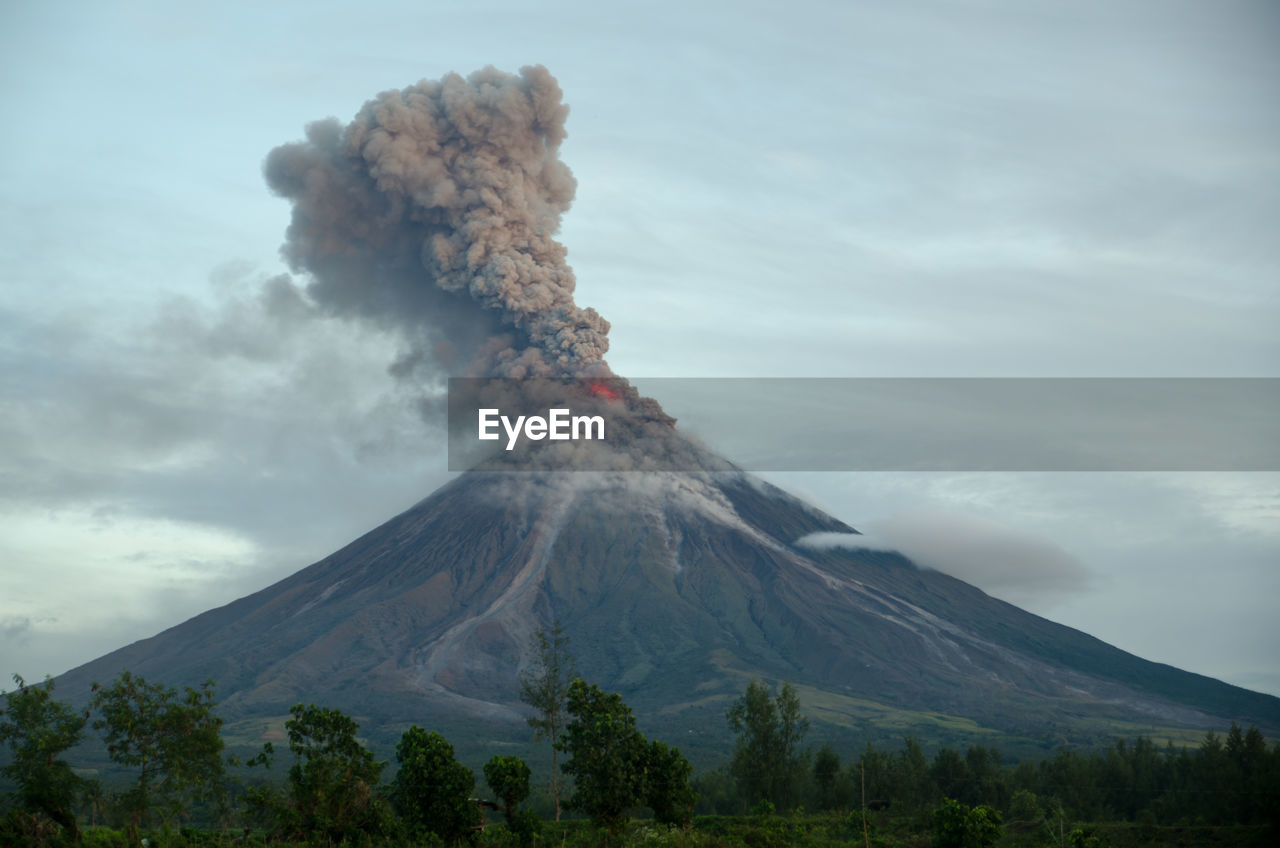 Mayon volcano 2018 eruption