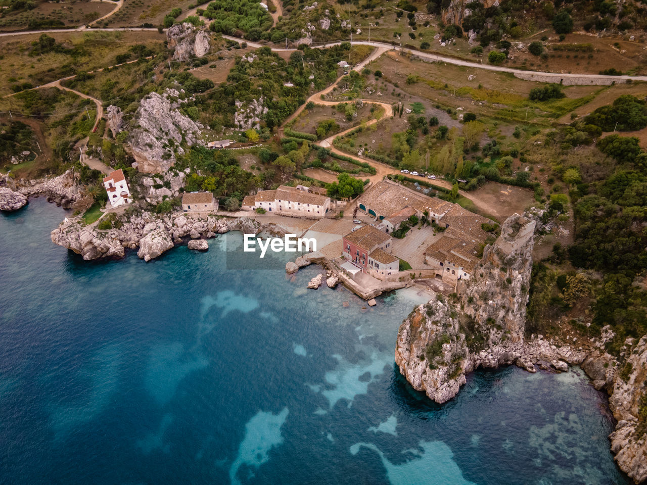 HIGH ANGLE VIEW OF ROCKS ON THE SEA