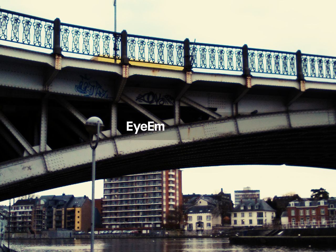 LOW ANGLE VIEW OF BRIDGE AGAINST SKY IN CITY