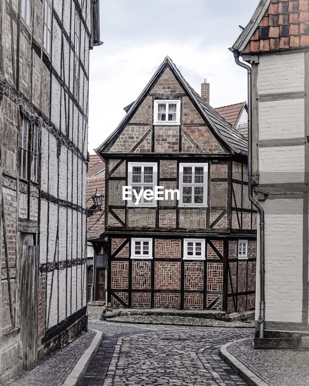 VIEW OF HOUSE AGAINST SKY