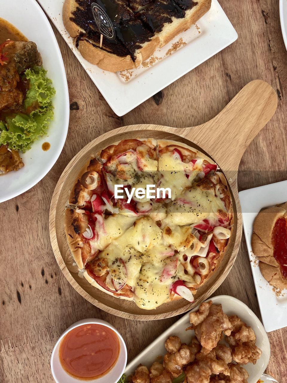 HIGH ANGLE VIEW OF MEAL SERVED IN BOWL ON TABLE