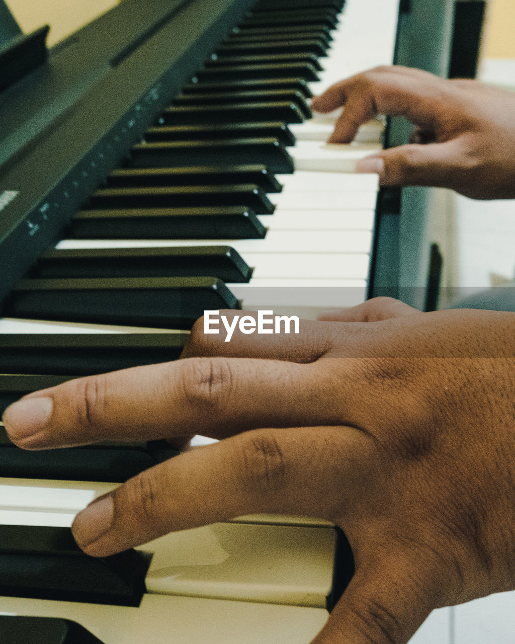 CROPPED IMAGE OF PERSON PLAYING PIANO AT HOME