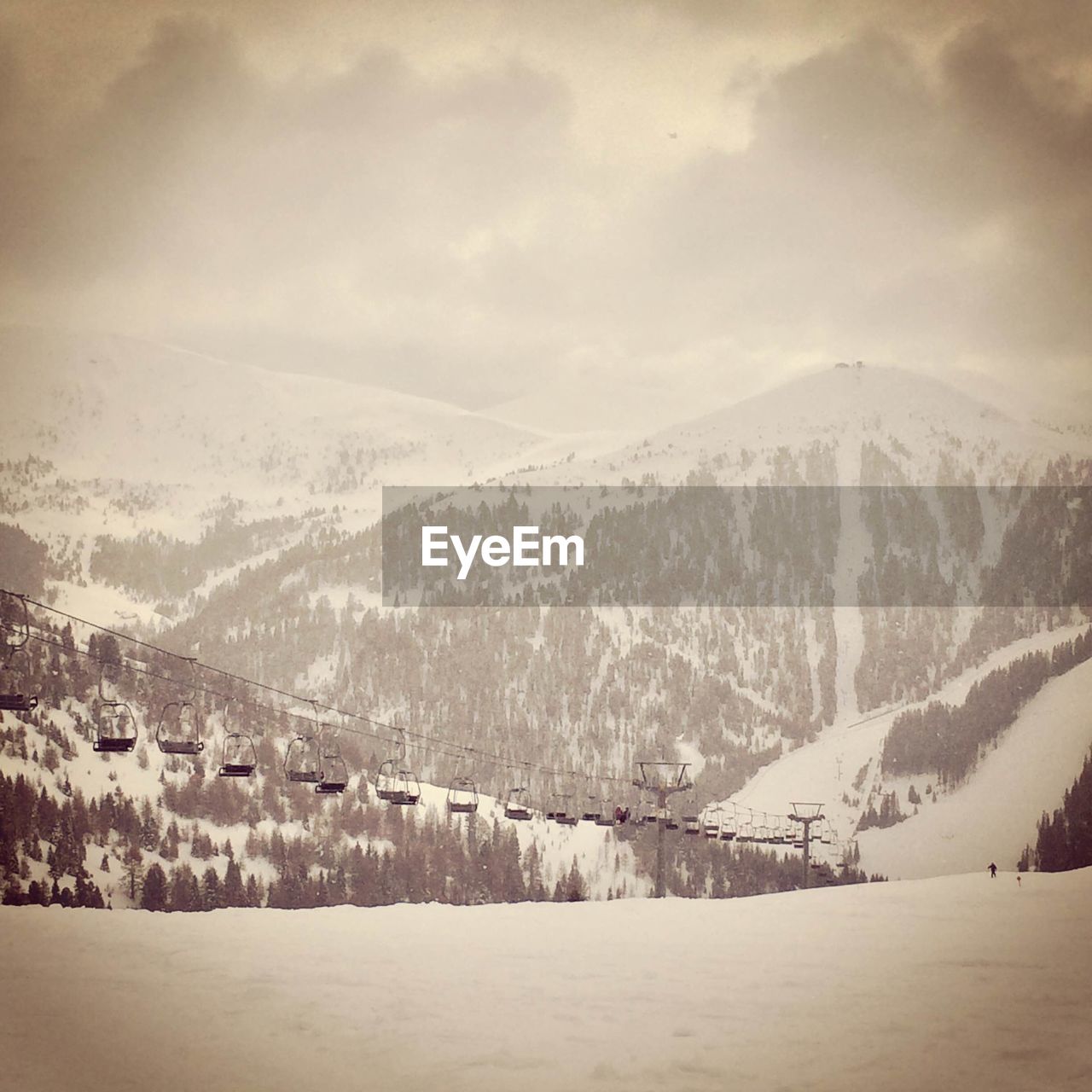 SCENIC VIEW OF SNOWCAPPED MOUNTAINS AGAINST SKY DURING WINTER