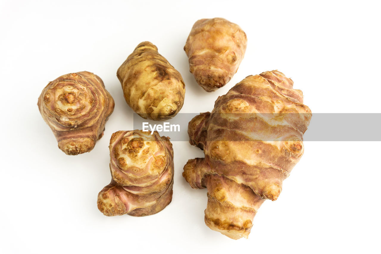 HIGH ANGLE VIEW OF BREAD IN WHITE BACKGROUND