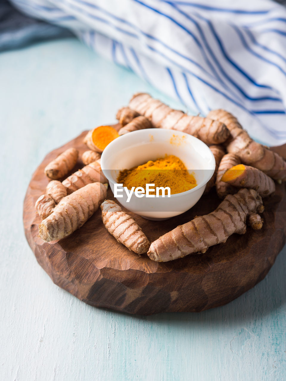 CLOSE-UP OF NOODLES WITH BREAD ON TABLE