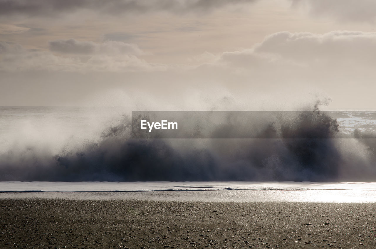 SCENIC VIEW OF SEA WAVES AGAINST SKY