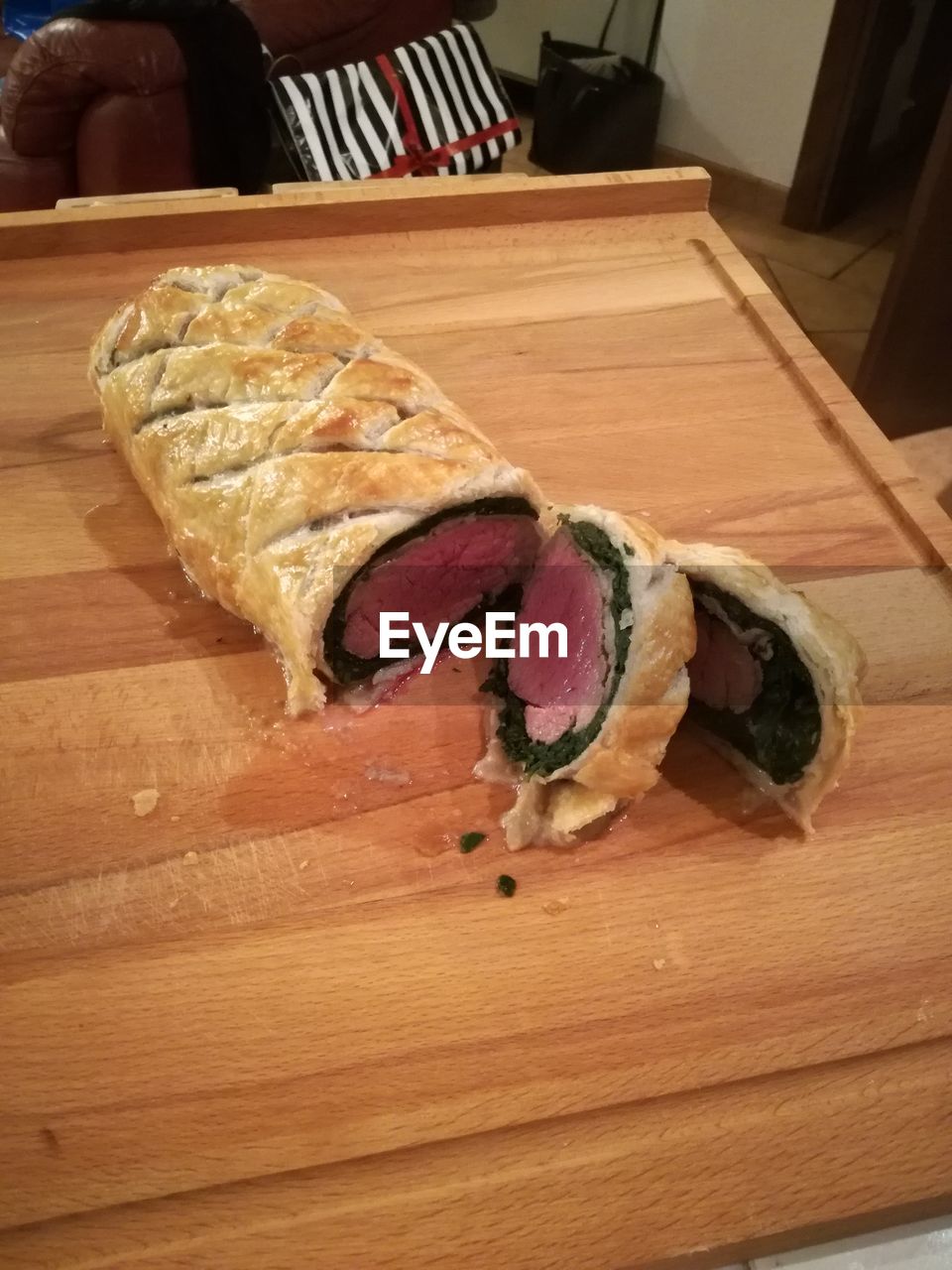 CLOSE-UP OF SUSHI ON CUTTING BOARD