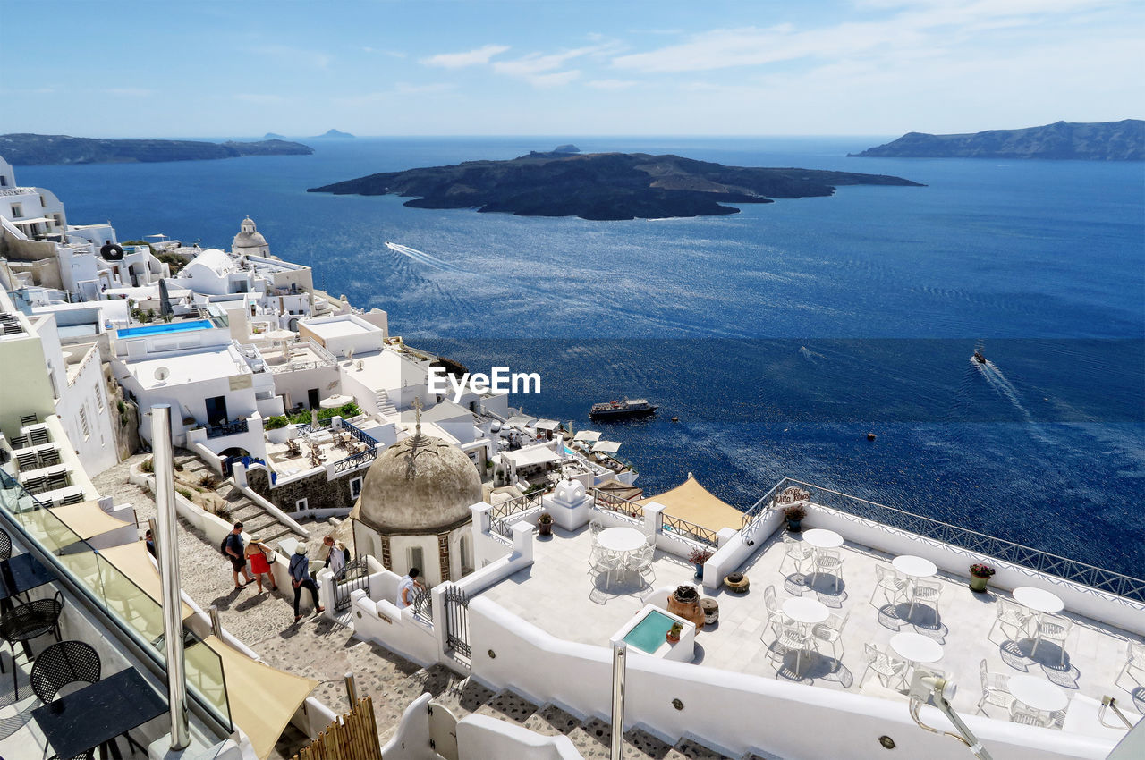 HIGH ANGLE VIEW OF SEA BY BUILDINGS AGAINST SKY