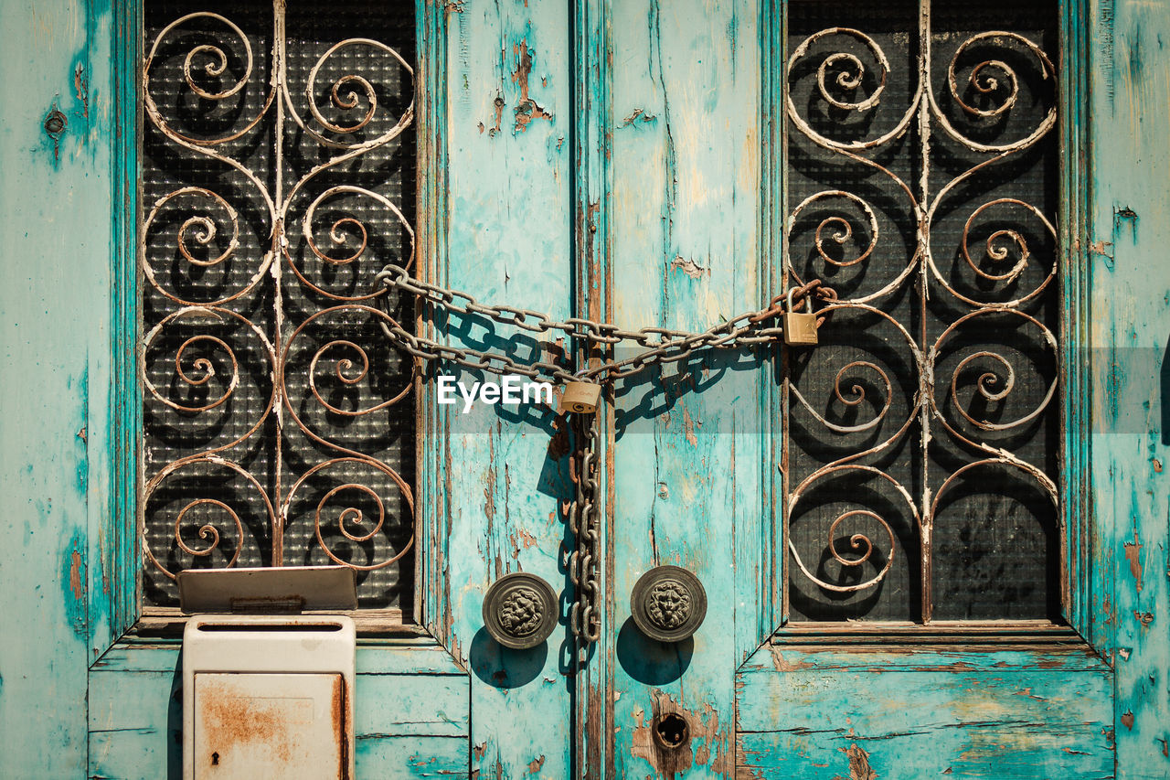 CLOSE-UP OF CLOSED DOOR OF BUILDING