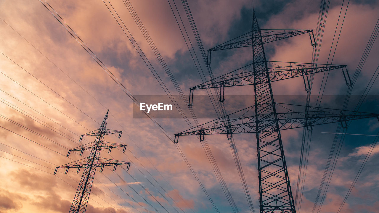 LOW ANGLE VIEW OF ELECTRICITY PYLON AGAINST SKY