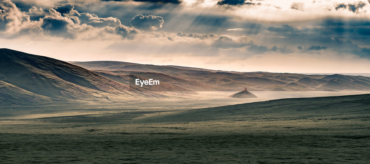PANORAMIC VIEW OF SNOWCAPPED MOUNTAINS AGAINST SKY
