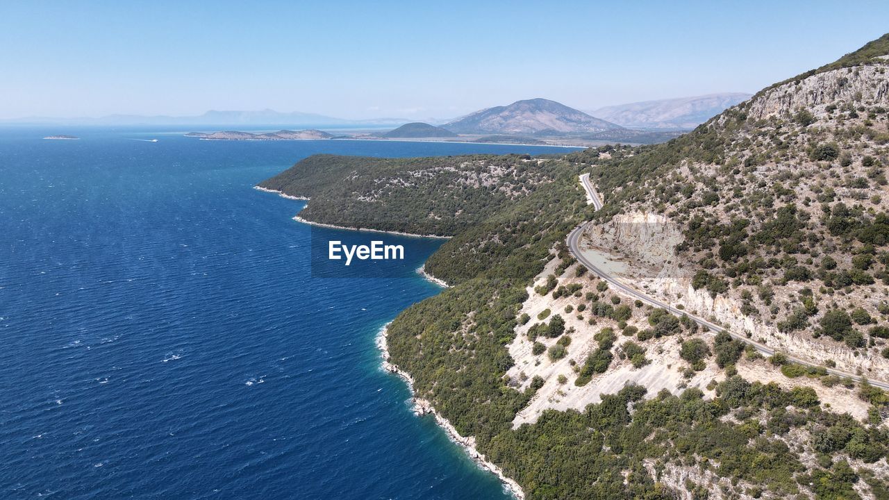 SCENIC VIEW OF SEA AND MOUNTAINS AGAINST SKY