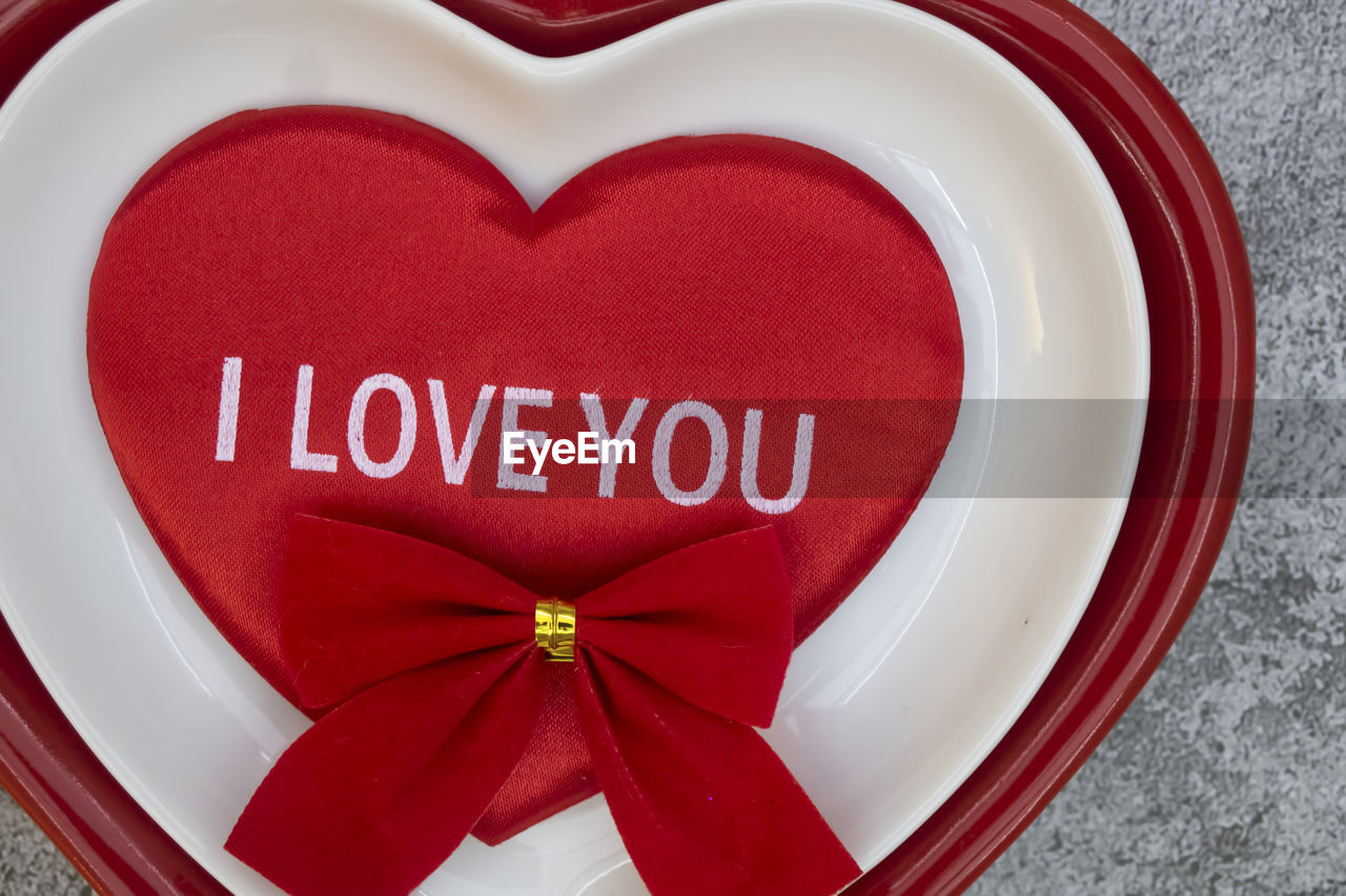 HIGH ANGLE VIEW OF TEXT ON RED HEART SHAPE ON PAPER