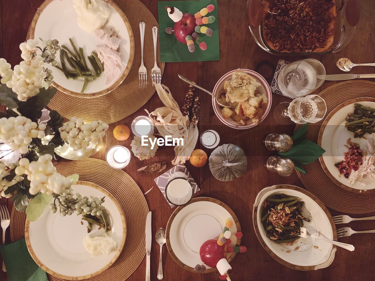 HIGH ANGLE VIEW OF FOOD SERVED IN PLATE