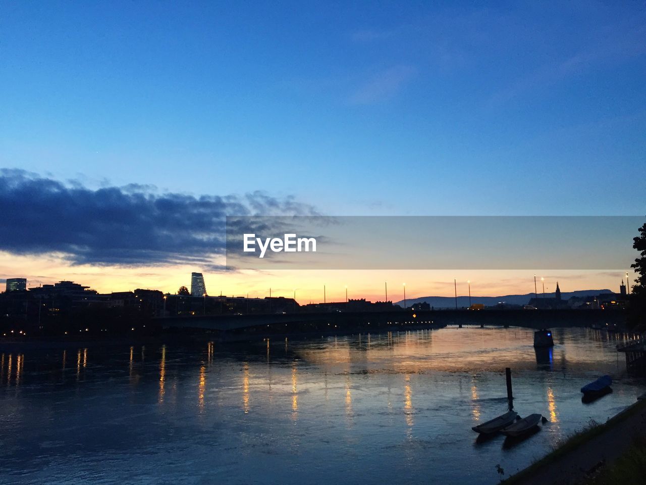 SCENIC VIEW OF RIVER AGAINST SKY DURING SUNSET