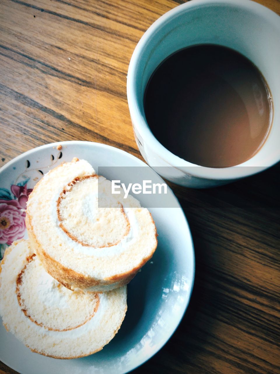 HIGH ANGLE VIEW OF BREAKFAST SERVED IN PLATE