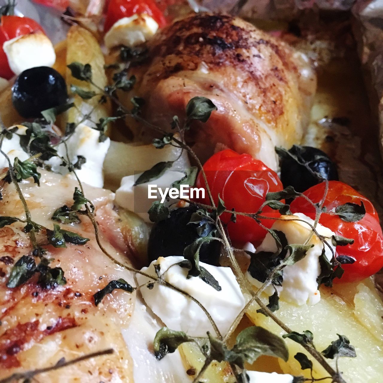 HIGH ANGLE VIEW OF FOOD ON TABLE