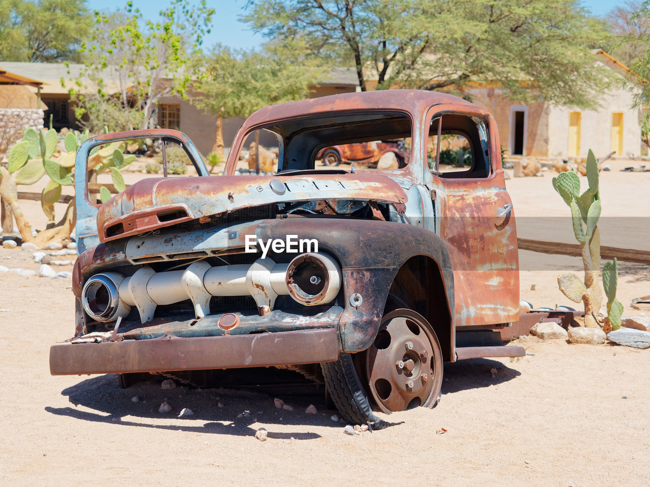 OLD RUSTY CAR ON LAND