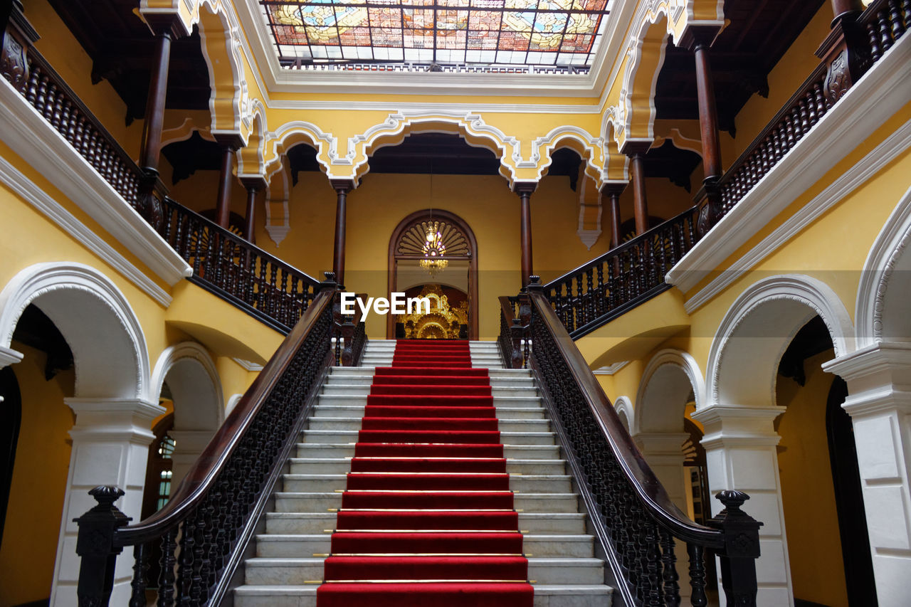 LOW ANGLE VIEW OF SPIRAL STAIRCASE