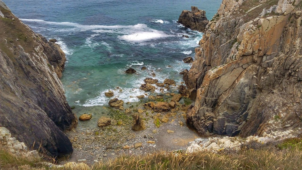 CLOSE-UP OF BEACH