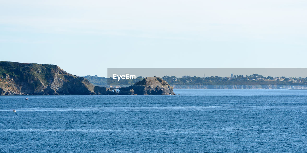 PANORAMIC VIEW OF SEA AGAINST SKY