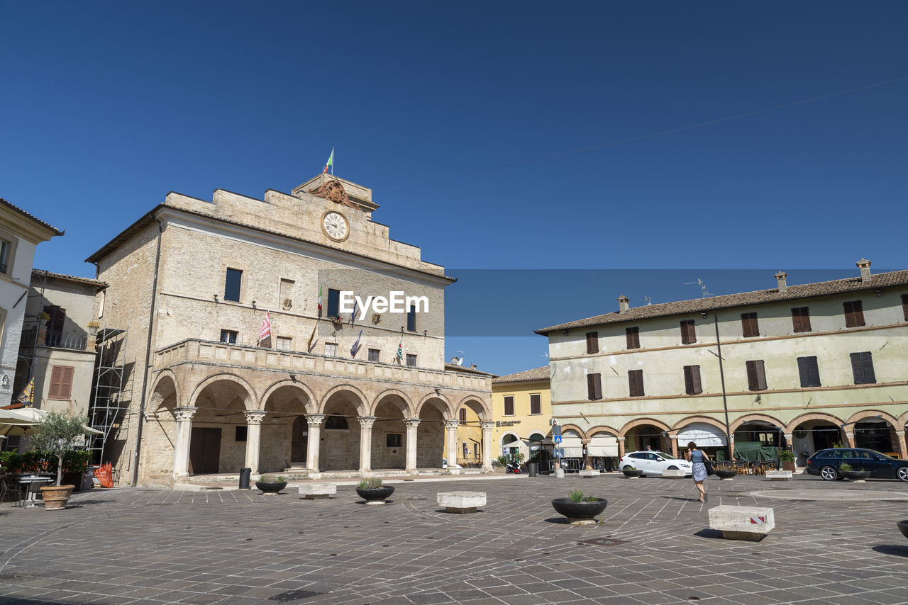 BUILDINGS IN TOWN AGAINST BLUE SKY