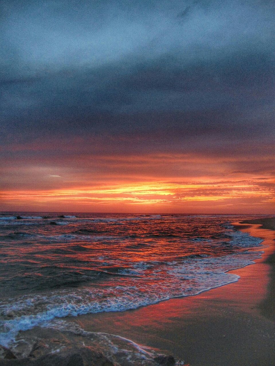 SCENIC VIEW OF DRAMATIC SKY OVER SEA