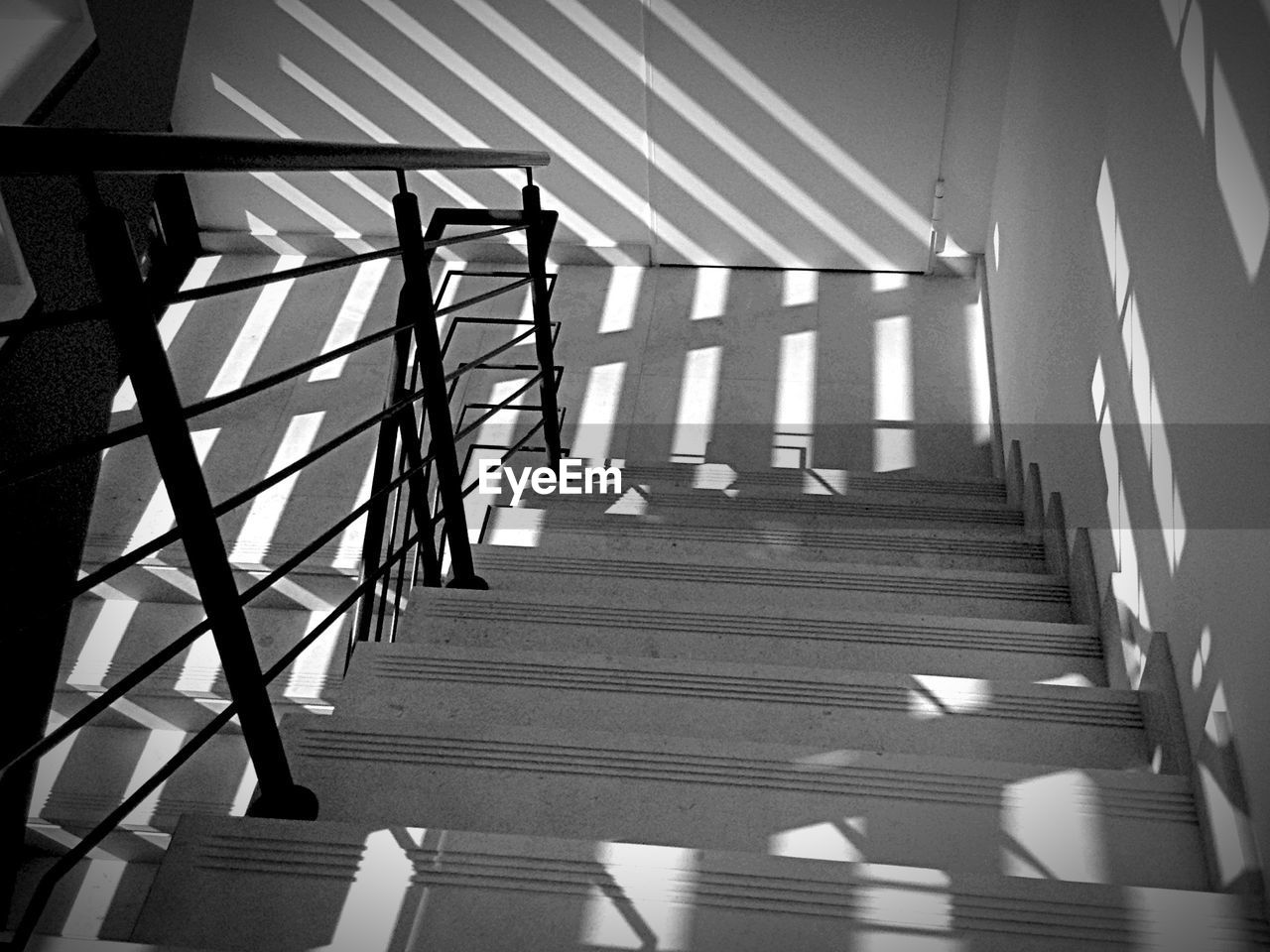 LOW ANGLE VIEW OF STAIRS IN BUILDING