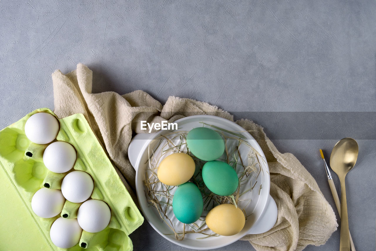 Easter composition with chicken and cardboard container for eggs. copy space.