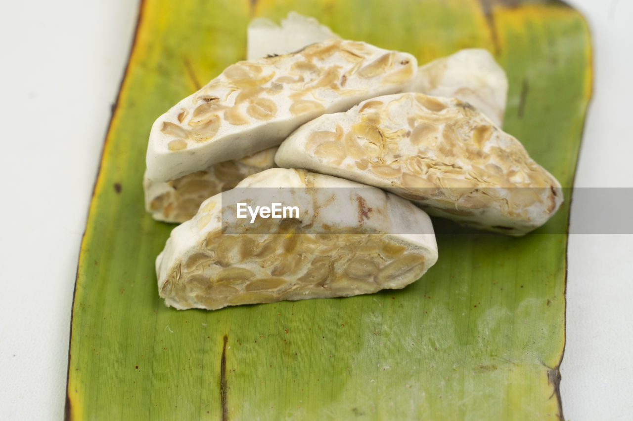 CLOSE-UP OF FOOD SERVED ON GREEN LEAVES